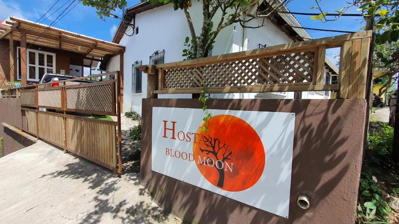 HOTEL HOSTAL BLOOD MOON, RIO DULCE **